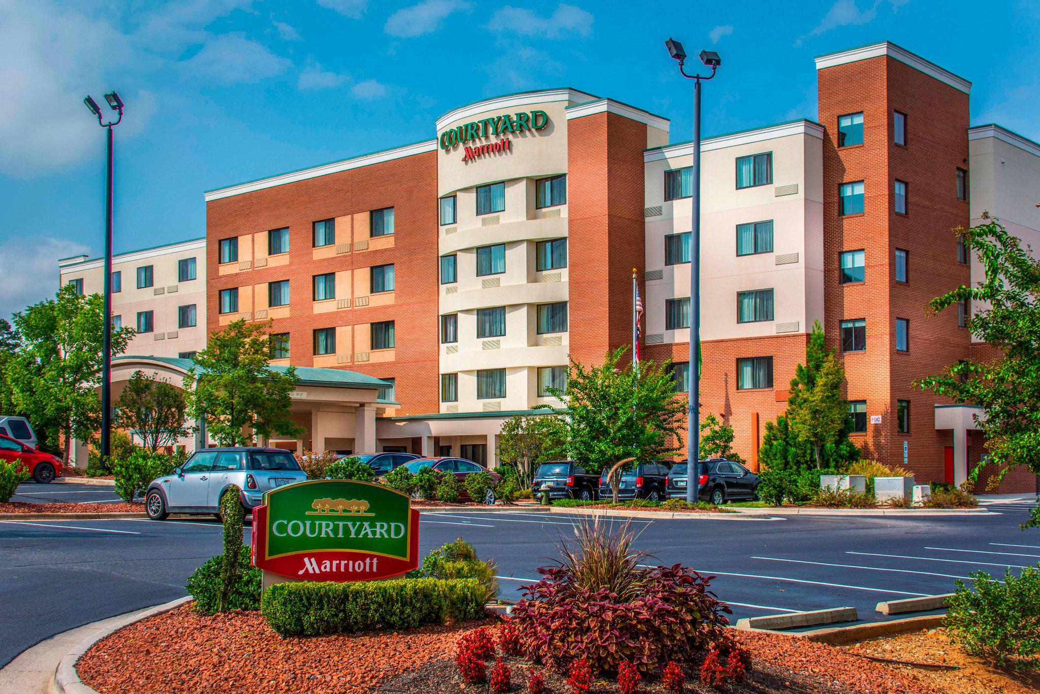 Courtyard by Marriott Greensboro Airport Photo