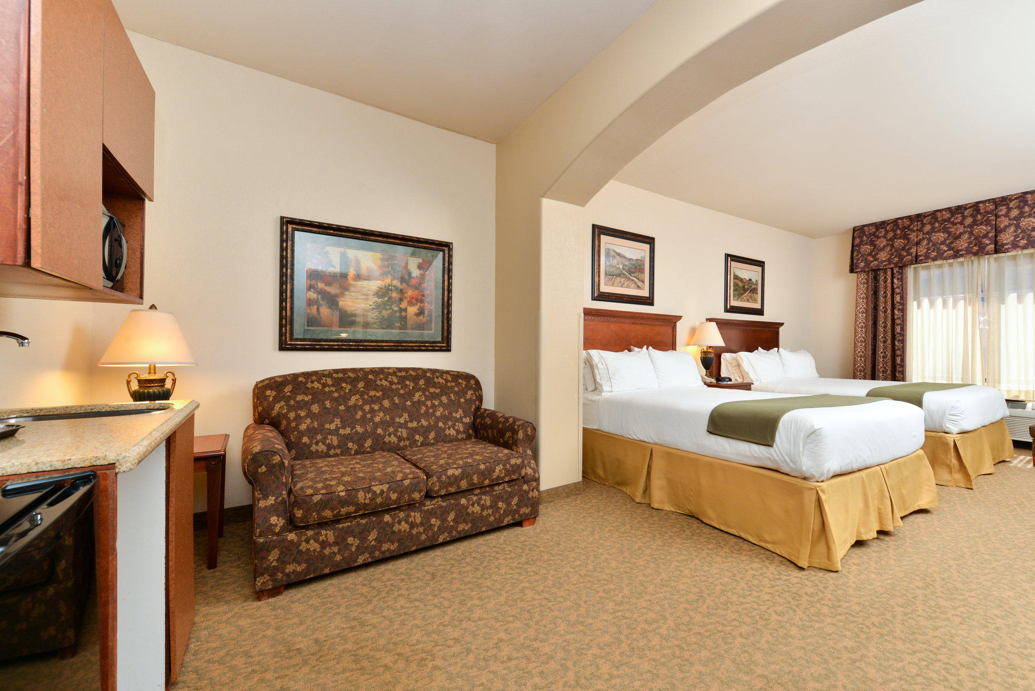 Holiday Inn Express & Suites Las Cruces Photo