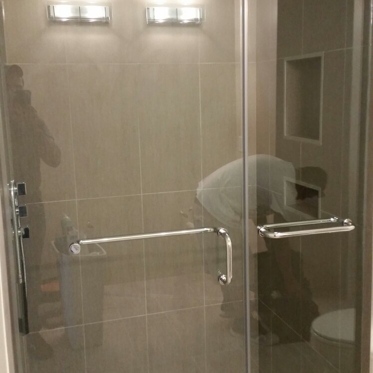 Modern Glass and Shower Doors Inc Photo