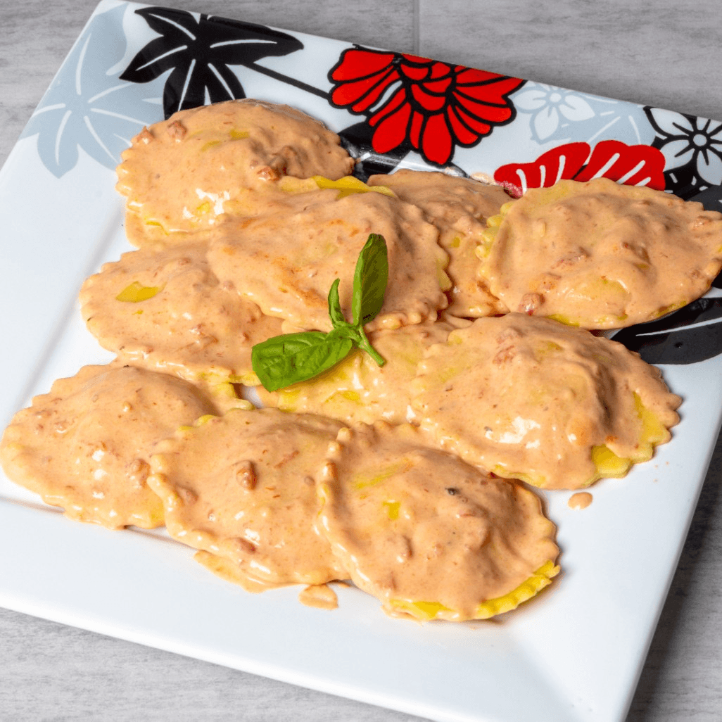 Cheese ravioli with sauce