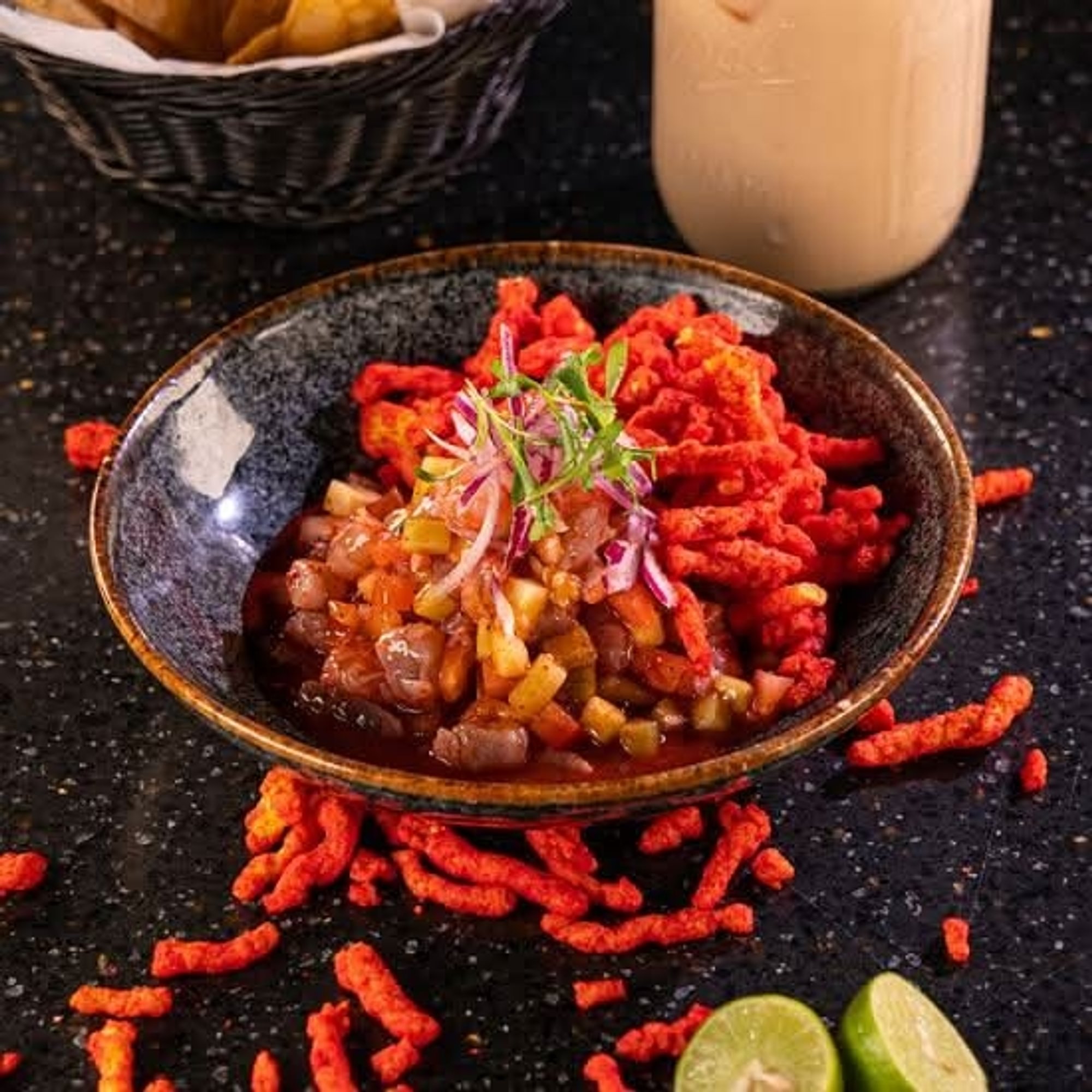 Charola de Tostada Hot Cheetos