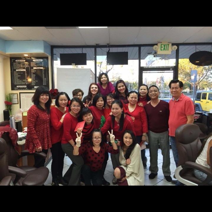 The Nails Center Logo