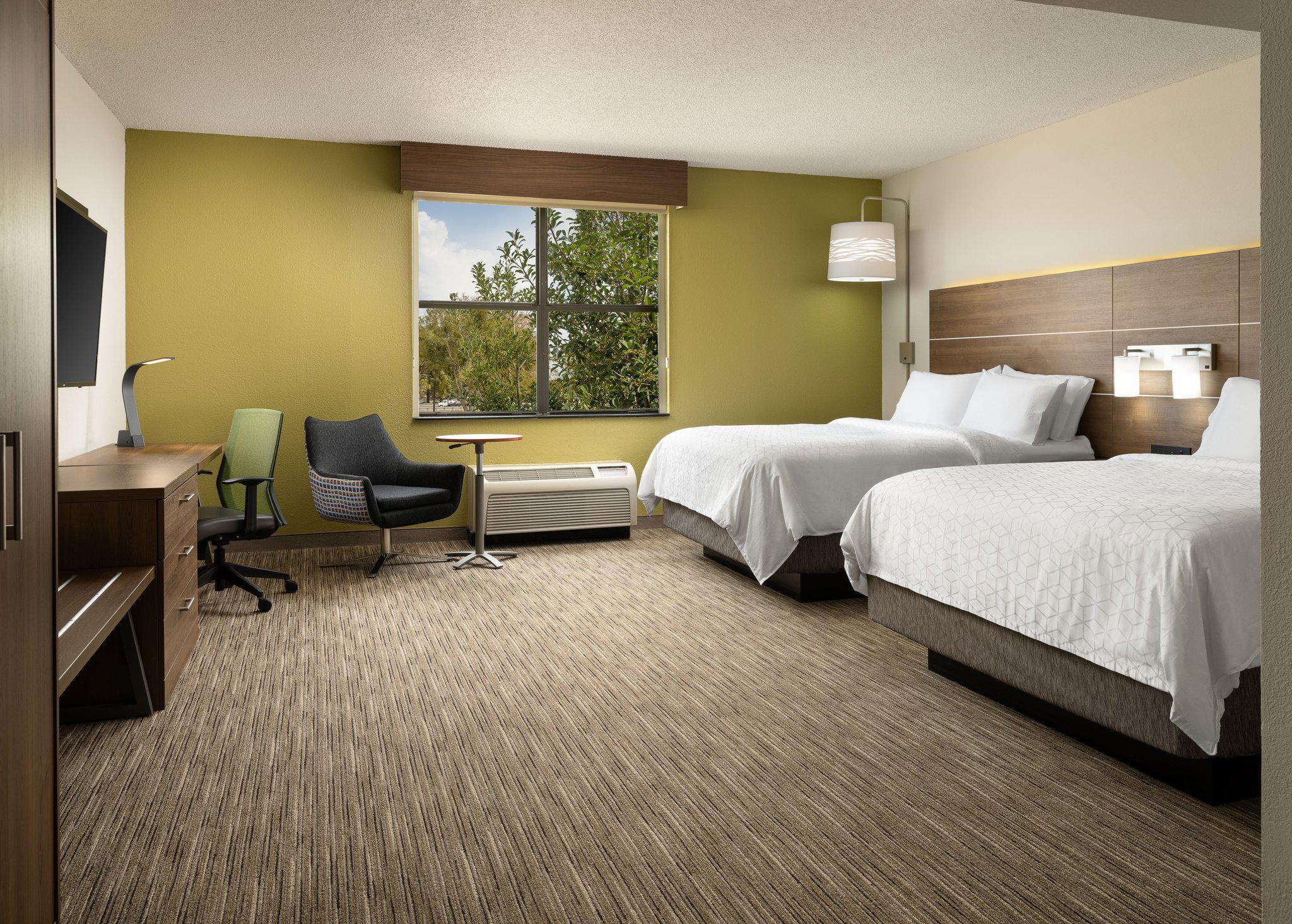 Holiday Inn Express & Suites Irving DFW Airport North Photo