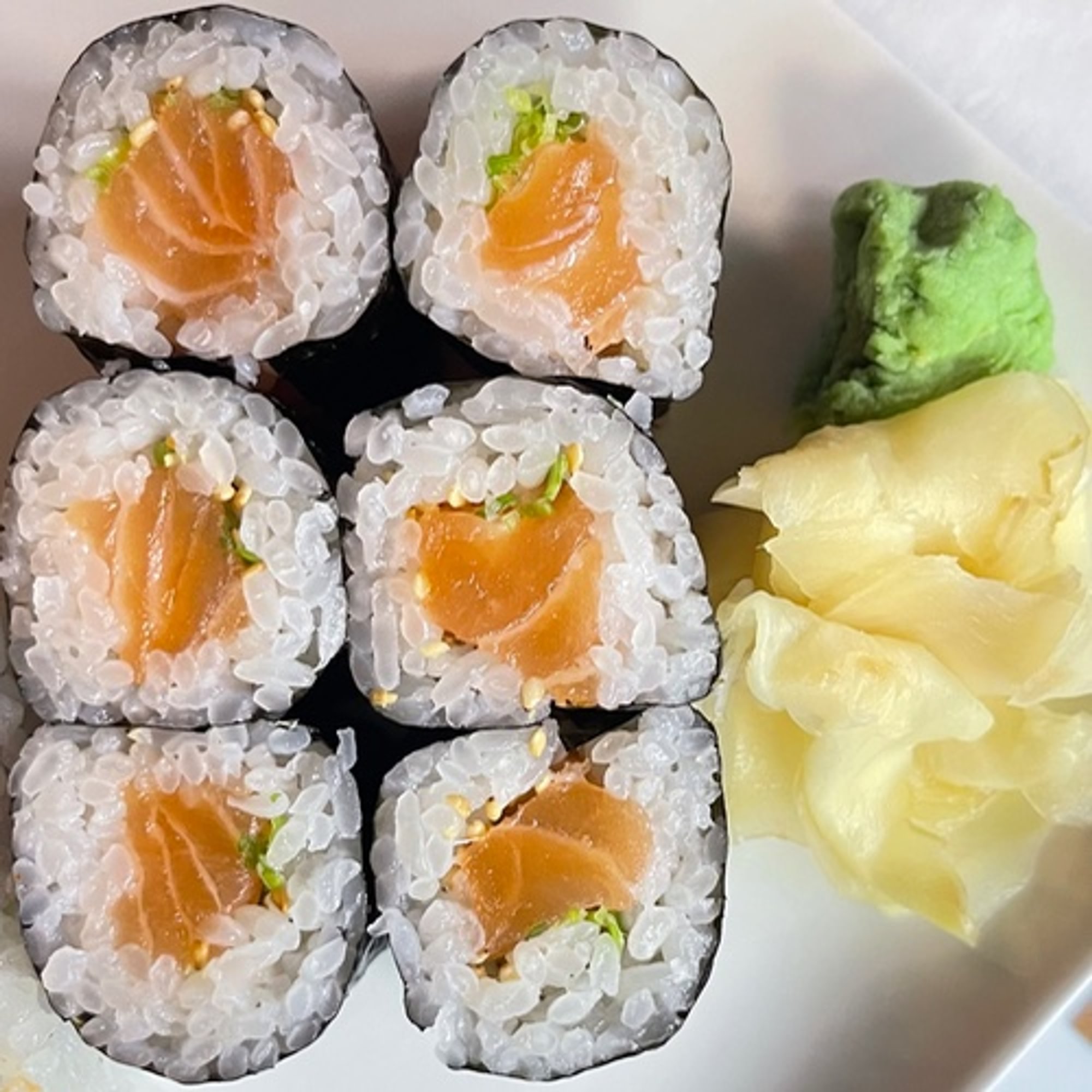 Salmon Scallion Roll