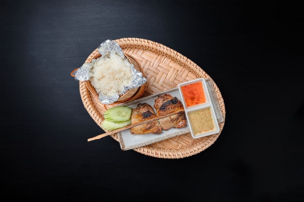 Com 3 - Chicken Thigh Skewer Combo ປີ້ງໄກ່