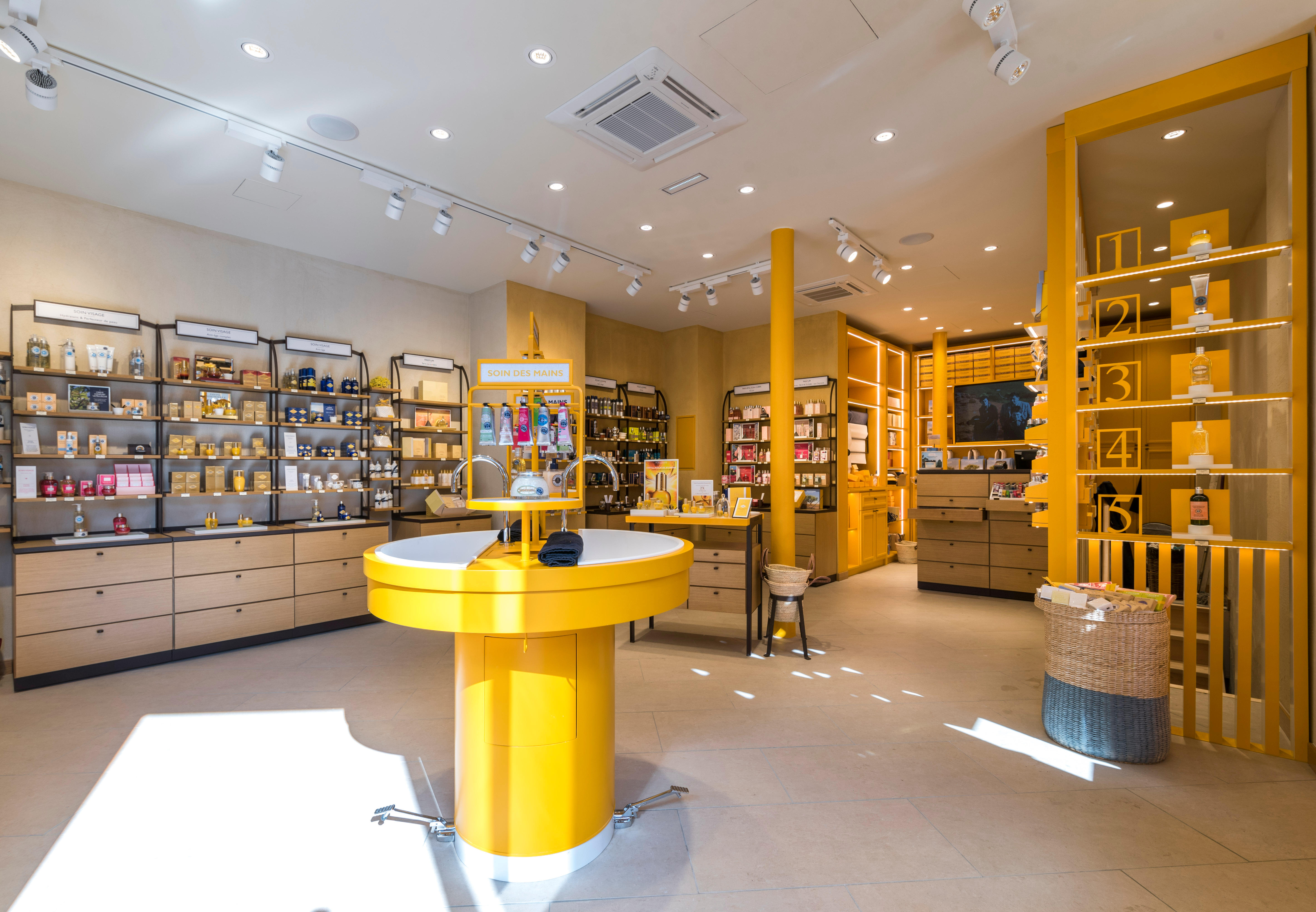 Магазин Парфюмерии Loccitane