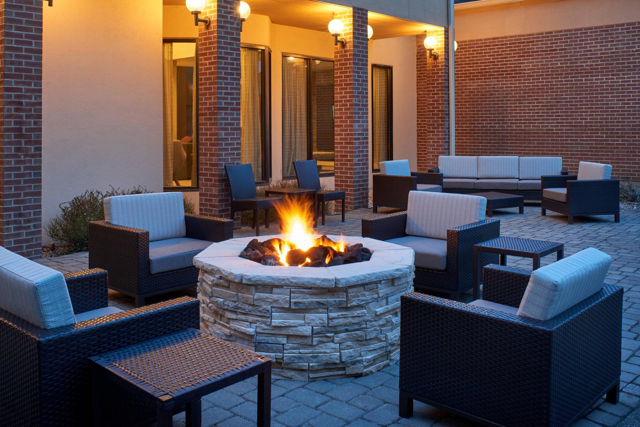 Courtyard by Marriott Indianapolis Carmel Photo
