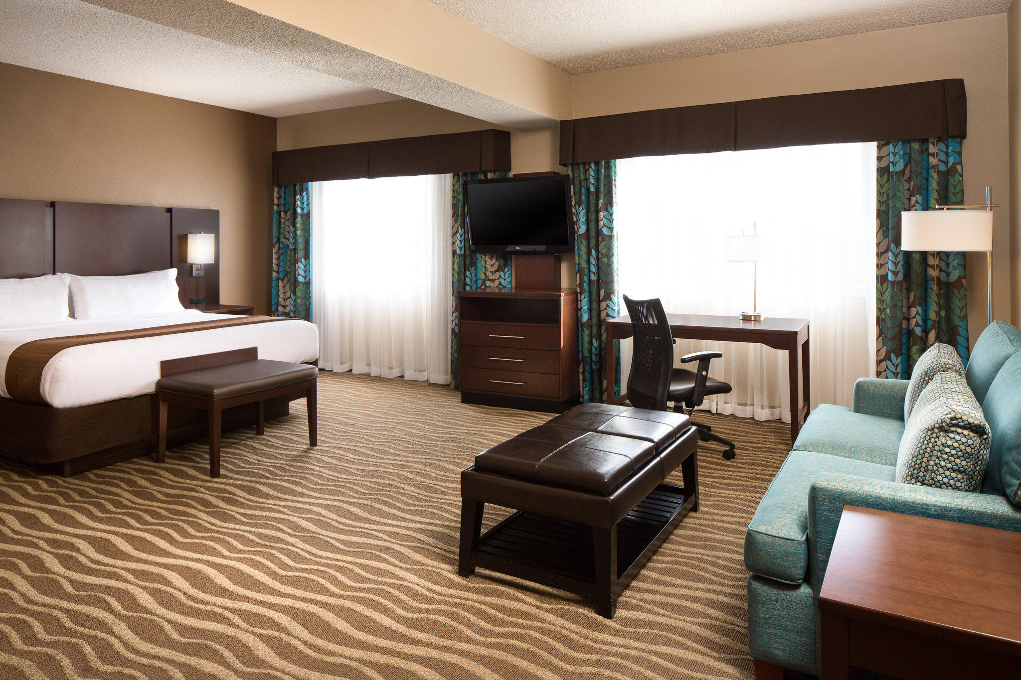 Holiday Inn & Suites Overland Park-West Photo