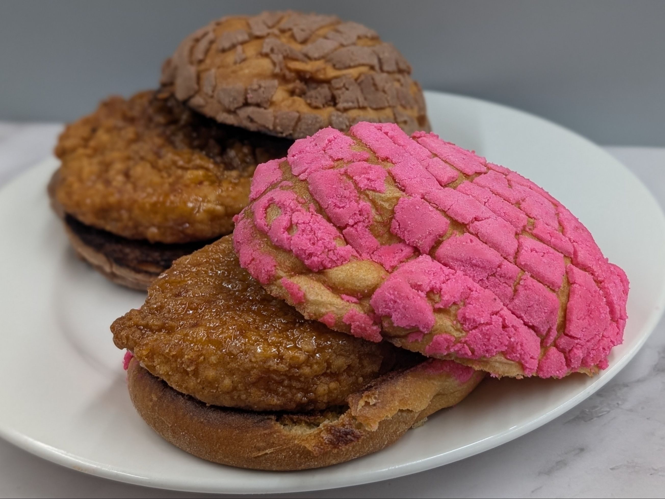 Concha Con Chicken Sandwich
