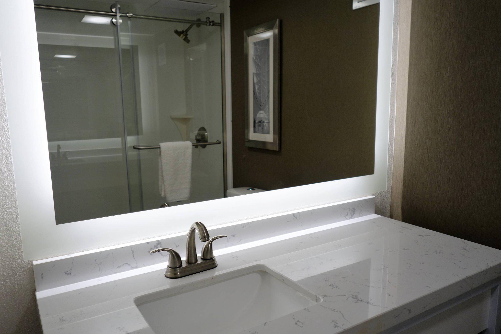 Milwaukee Airport Hotel Photo