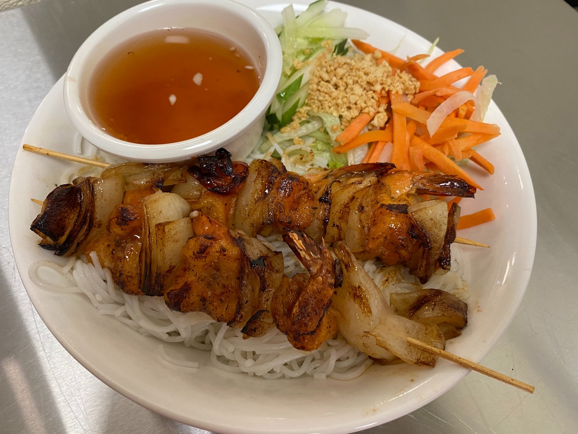 D2 Vermicelli Noodle Platter w/ Seafood - Bún Dô Biên Nuong