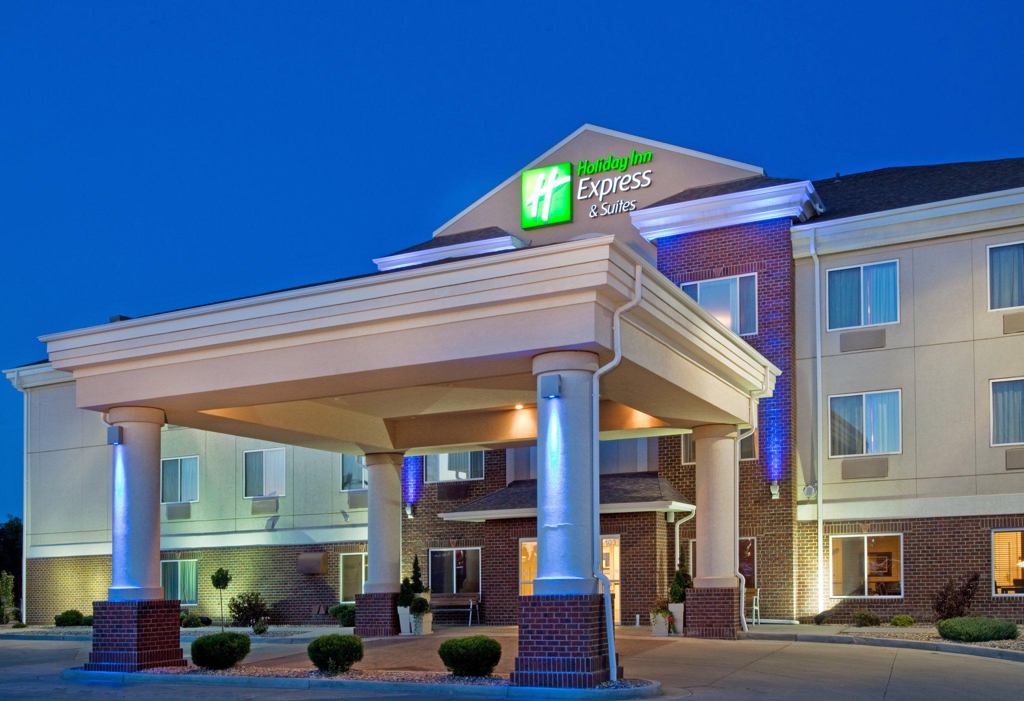 Holiday Inn Express & Suites Dickinson Photo
