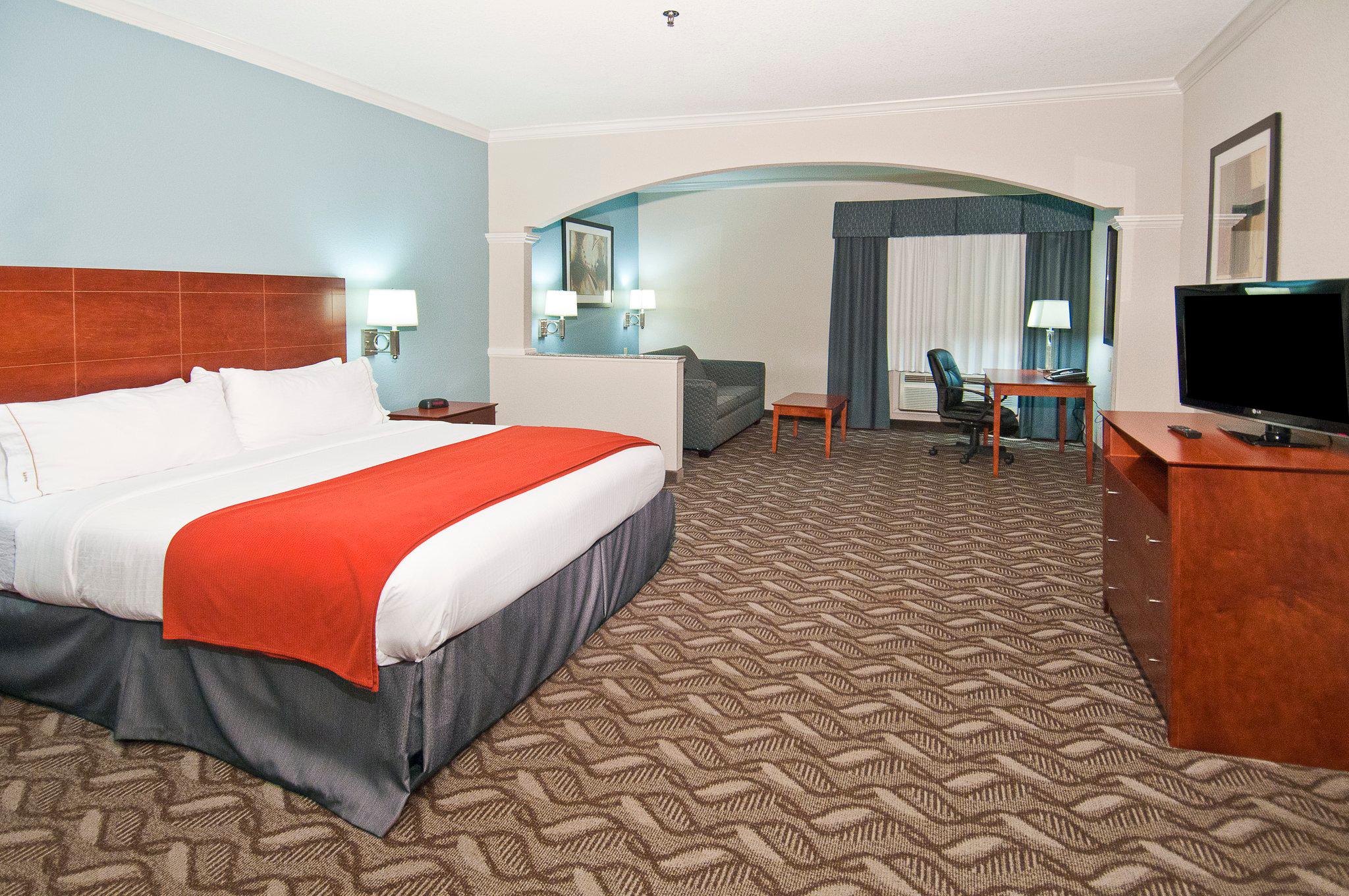 Holiday Inn Express & Suites Lake Charles Photo