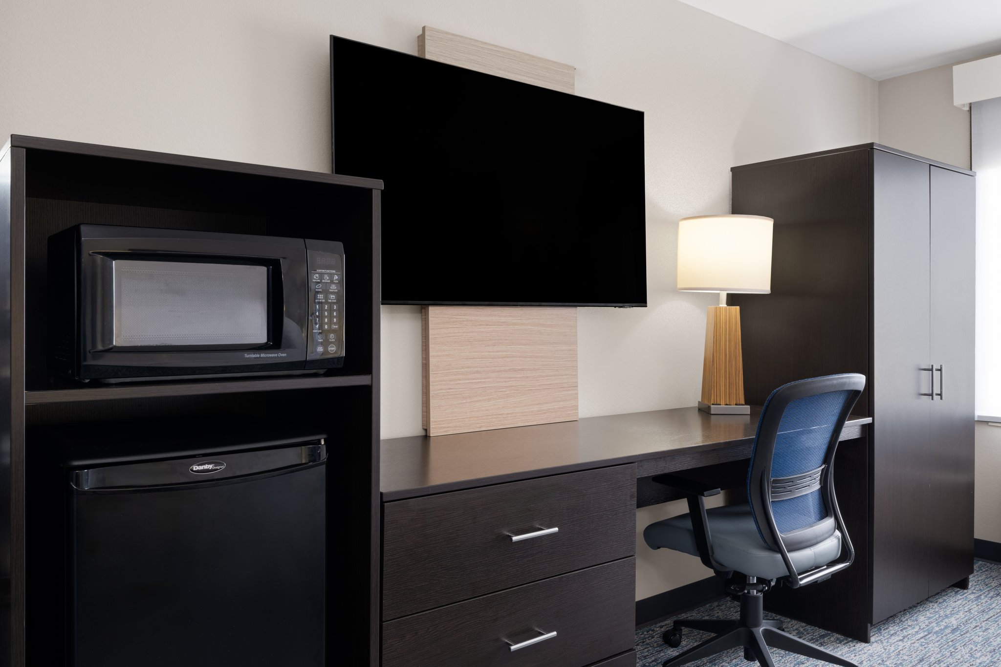 Garner Hotel Topeka West by IHG Image