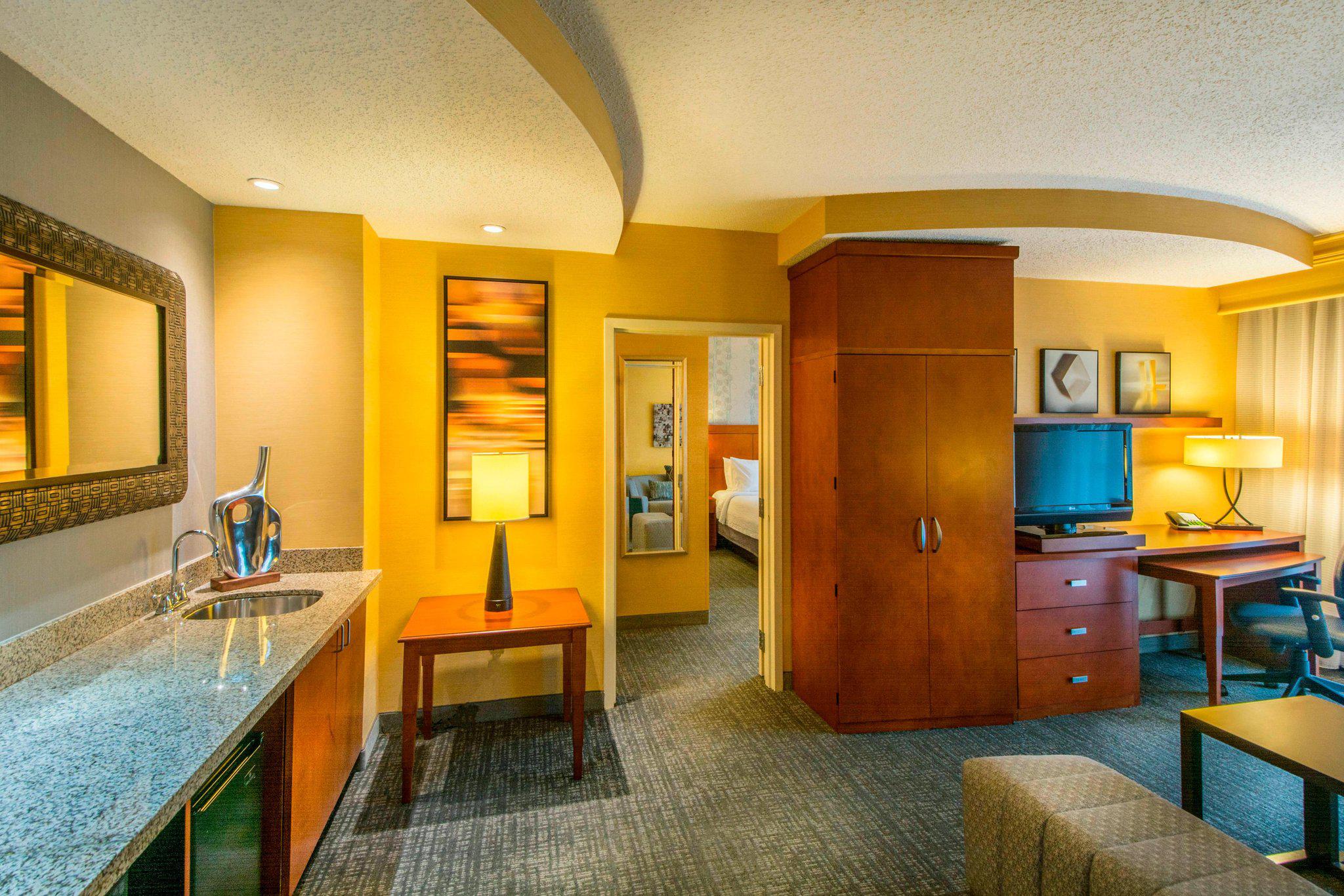 Courtyard by Marriott Greensboro Airport Photo