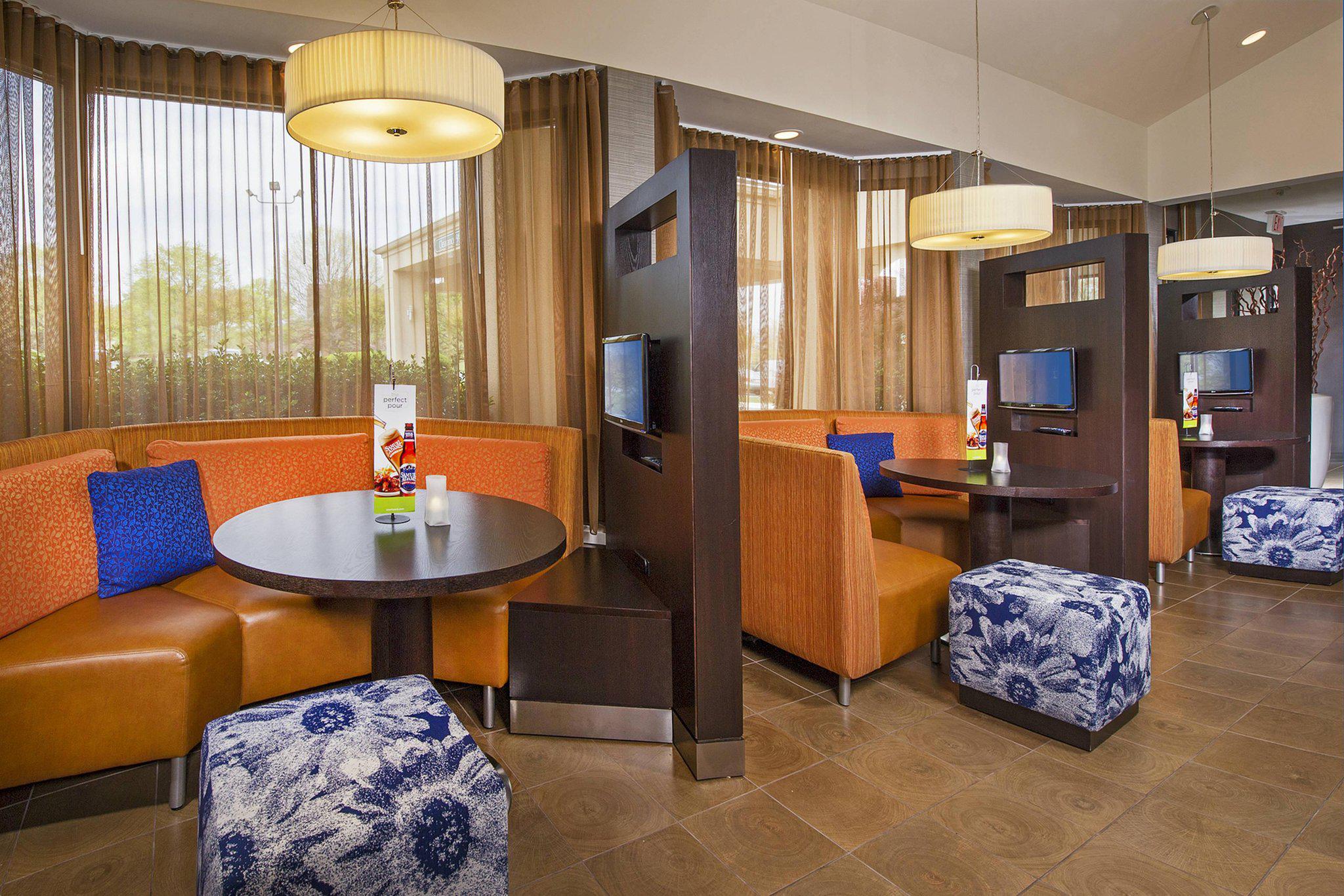 Courtyard by Marriott Charlotte University Research Park Photo