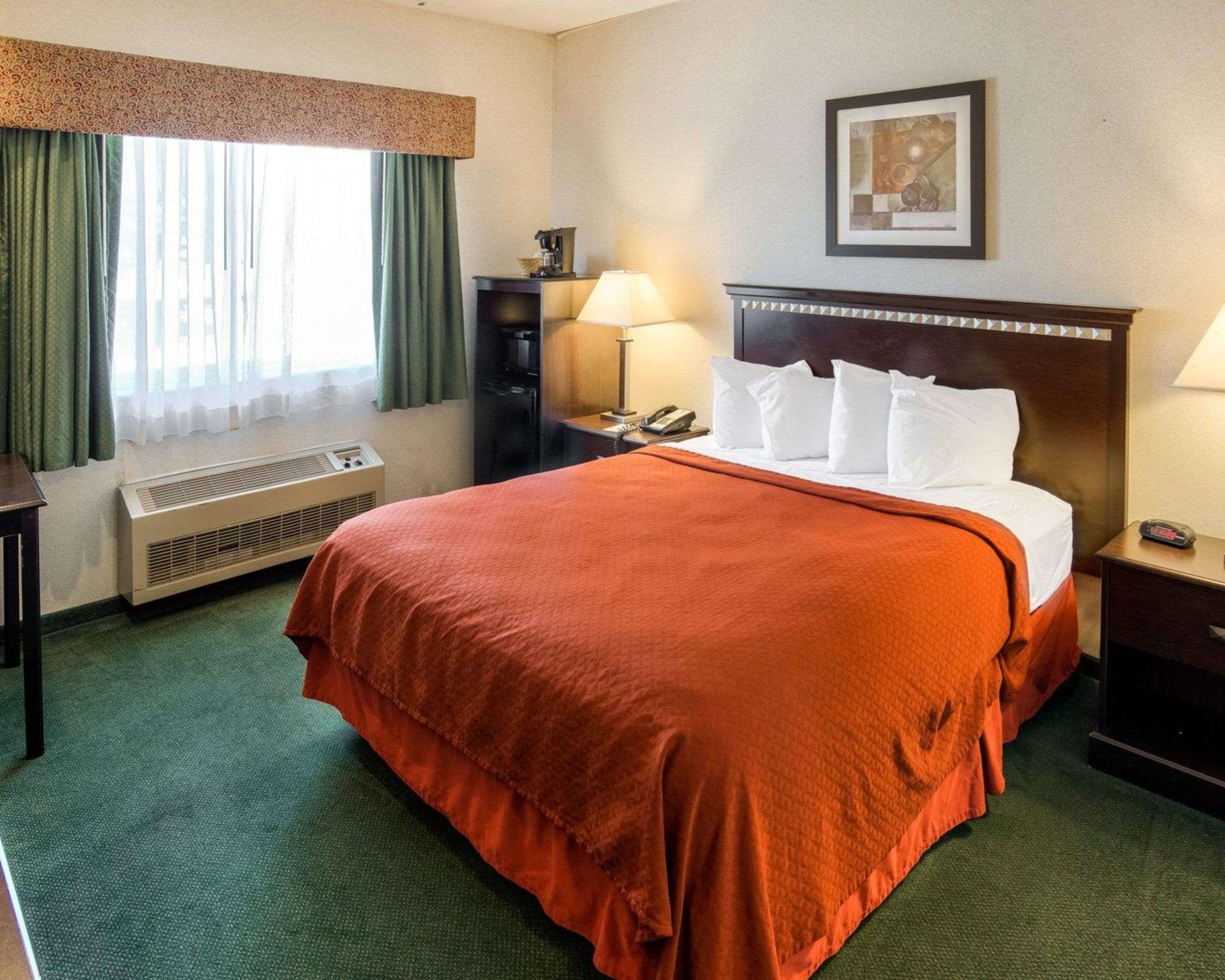 Quality Inn Near Northtown Mall & National Sports Center Photo