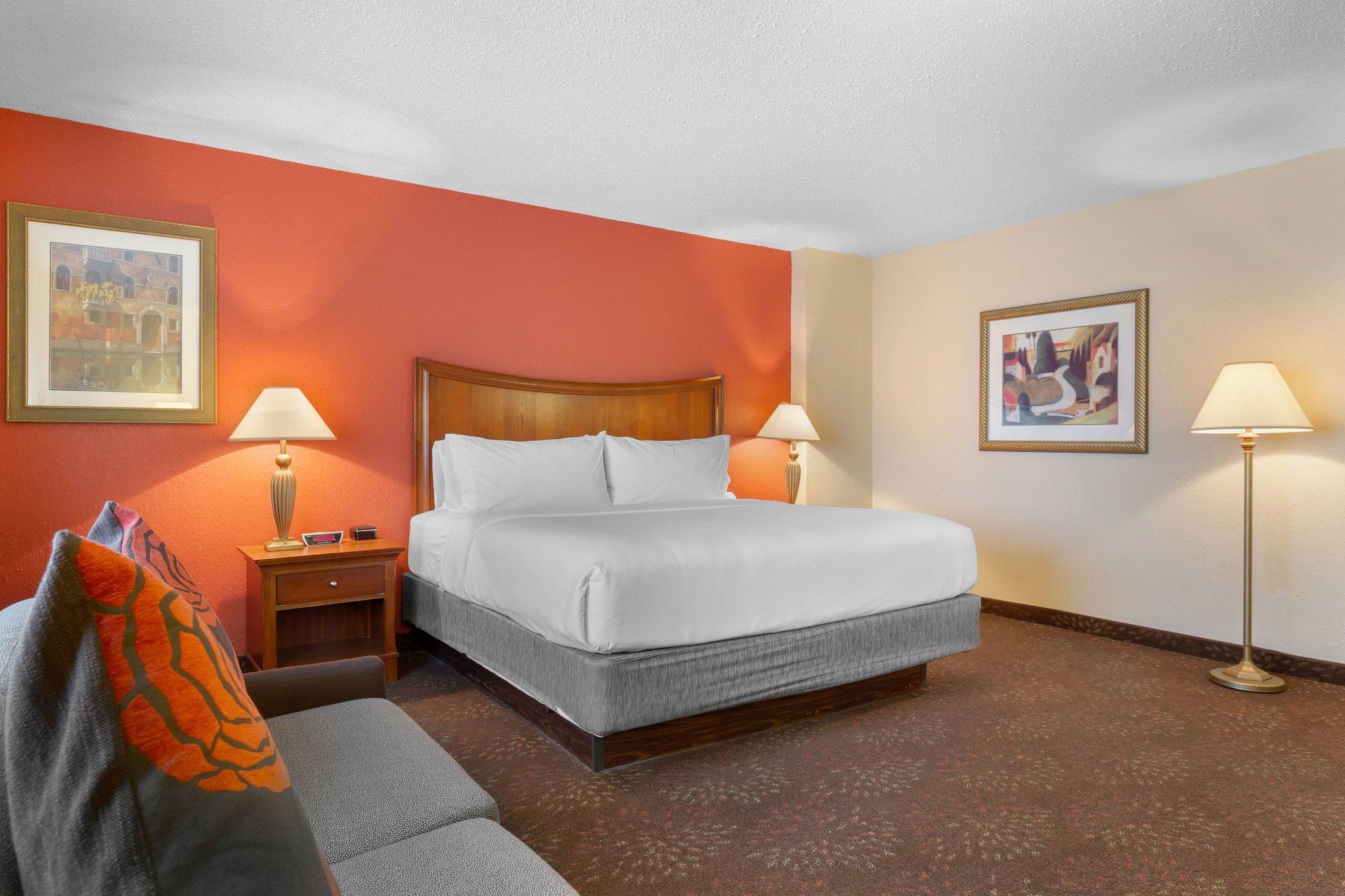 Holiday Inn Express Chicago-Downers Grove Photo