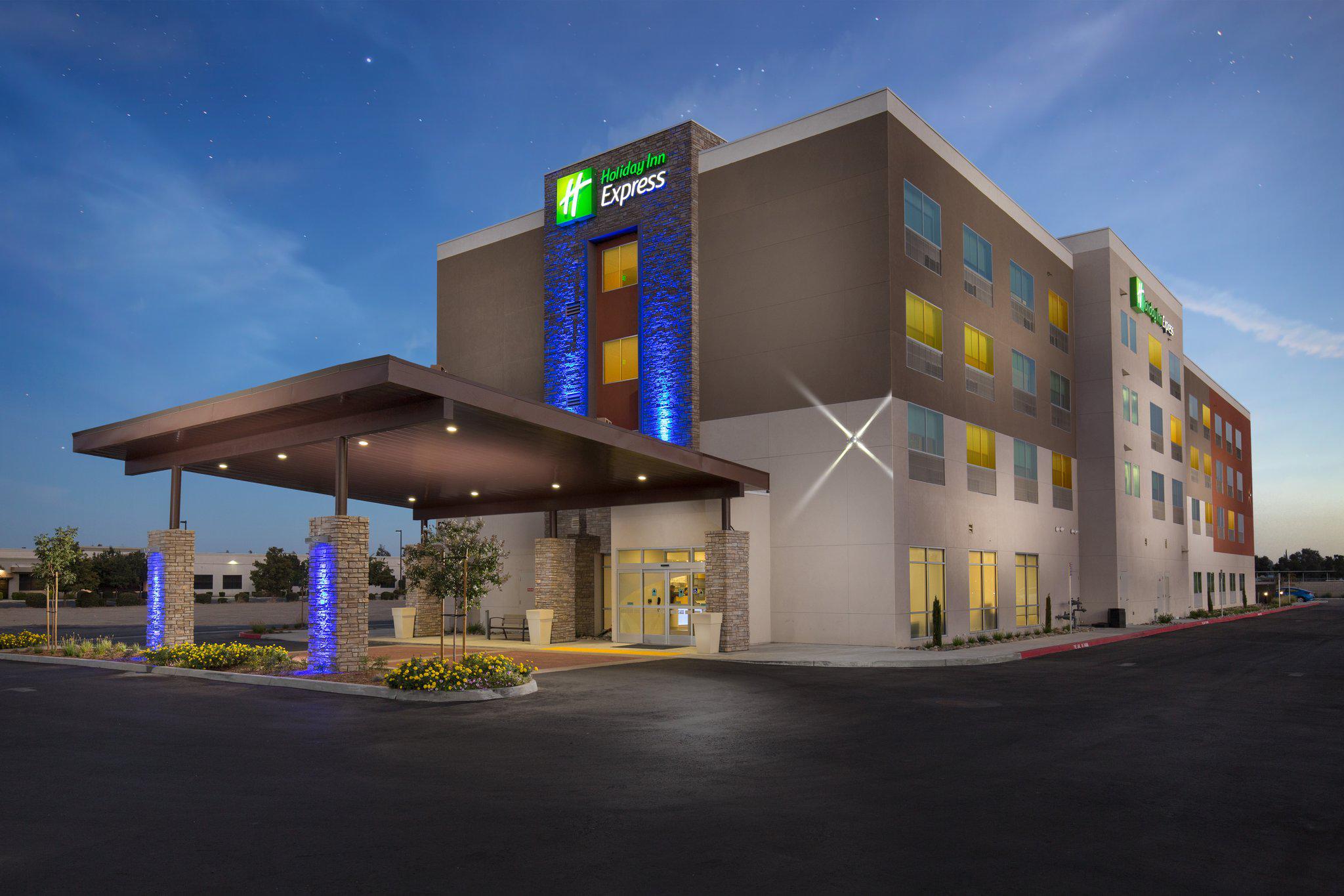 Holiday Inn Express Visalia Photo