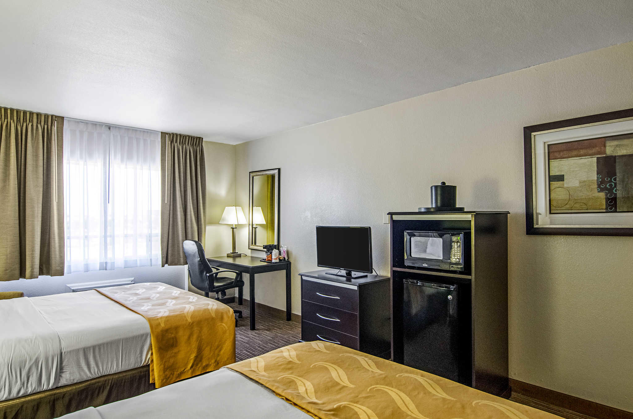 Quality Inn & Suites Denver Stapleton Photo