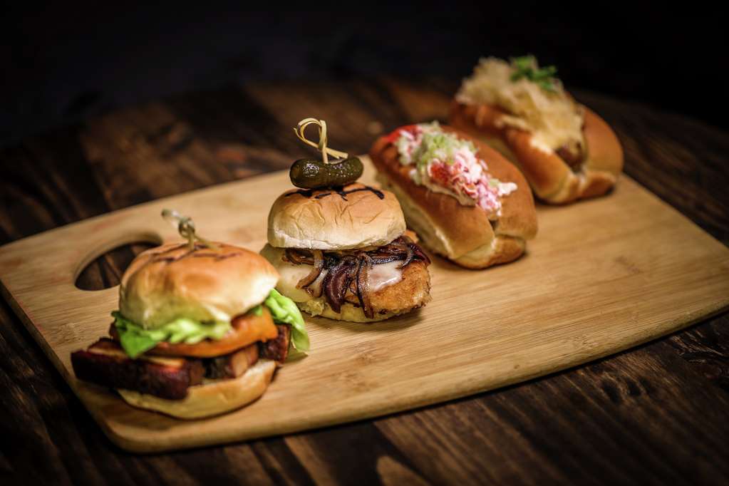 DoubleTree by Hilton Jamestown Image