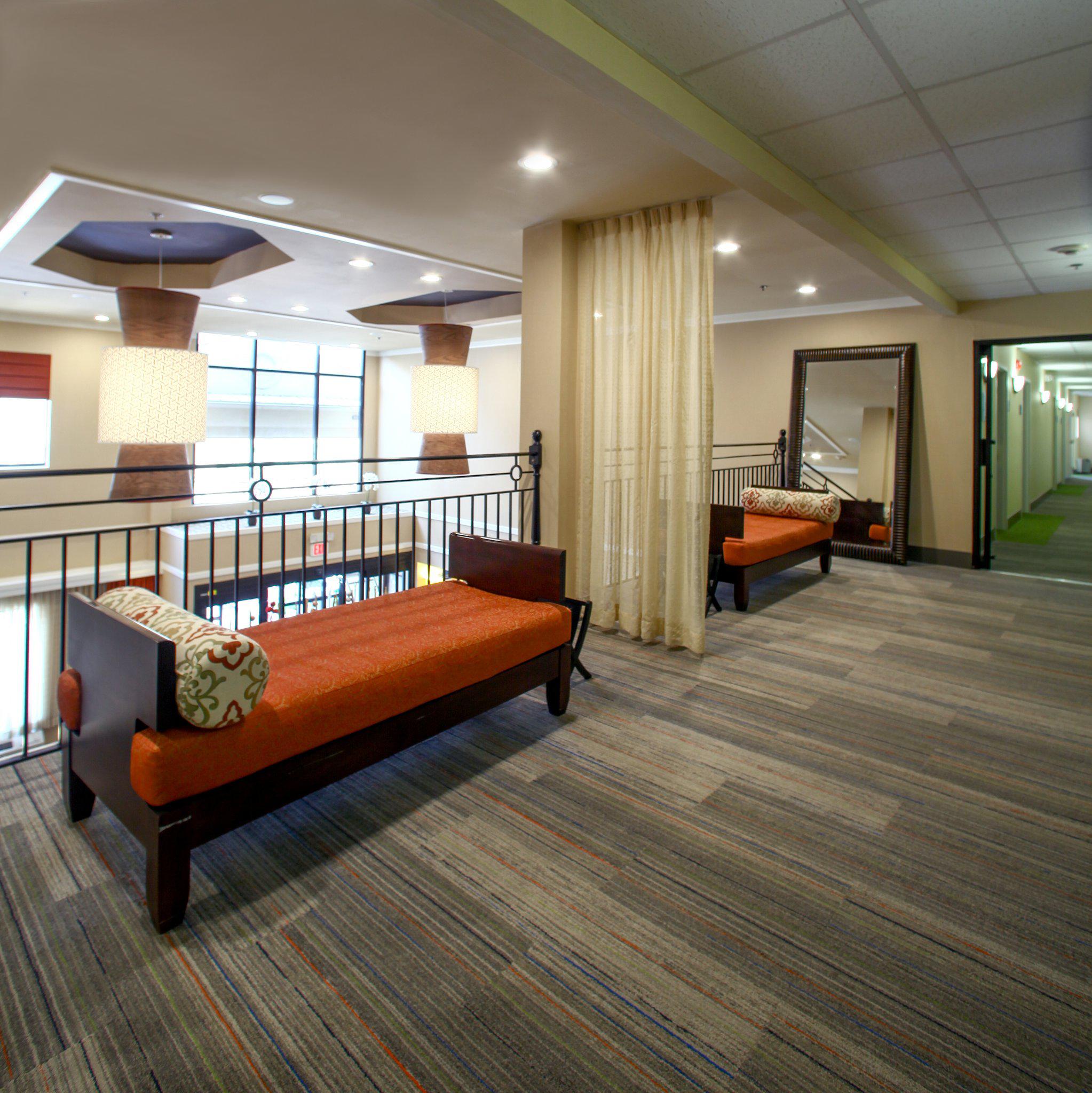 Holiday Inn Express & Suites Atlanta-Emory University Area Photo