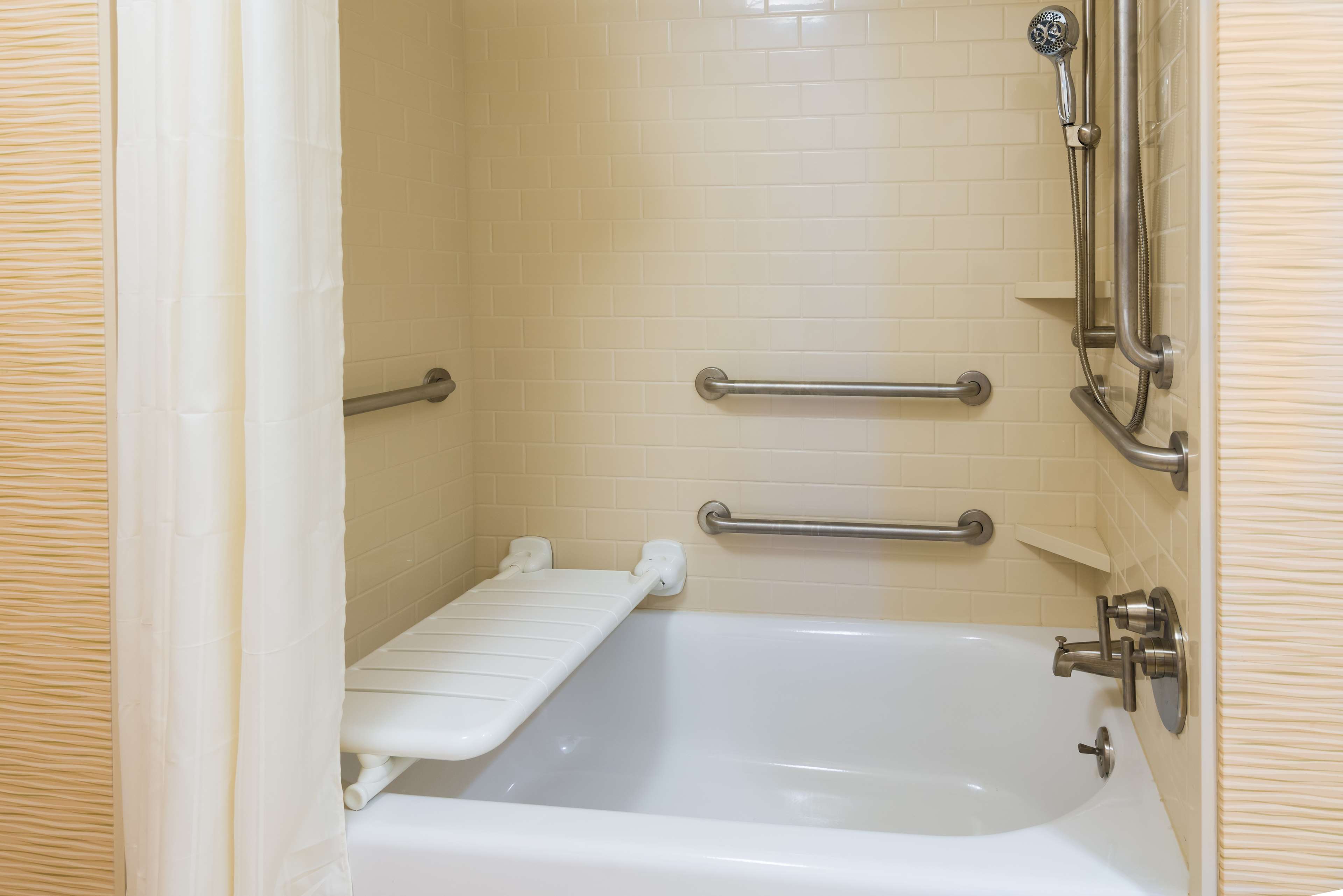 Guest room bath