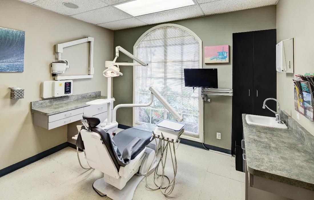 Modern American Dentistry - Manhattan Beach Photo