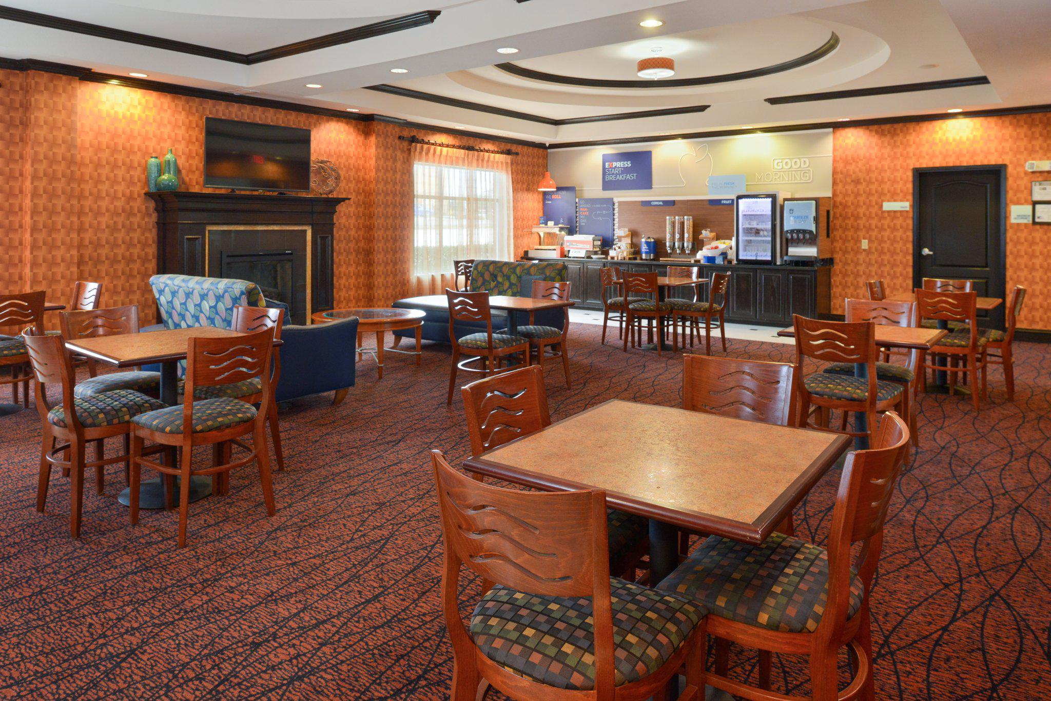 Holiday Inn Express & Suites Royse City - Rockwall Photo