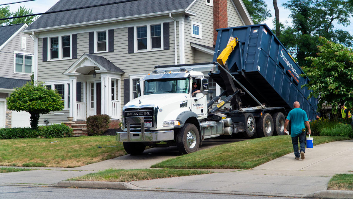 As one of our biggest sizes, the 30 yard dumpster suits a variety of large-scale projects. Whether you're flipping a property, planning an extensive remodel or cleaning out an entire home, a 30 yard roll off is a simple waste removal solution for homeowners and contractors.