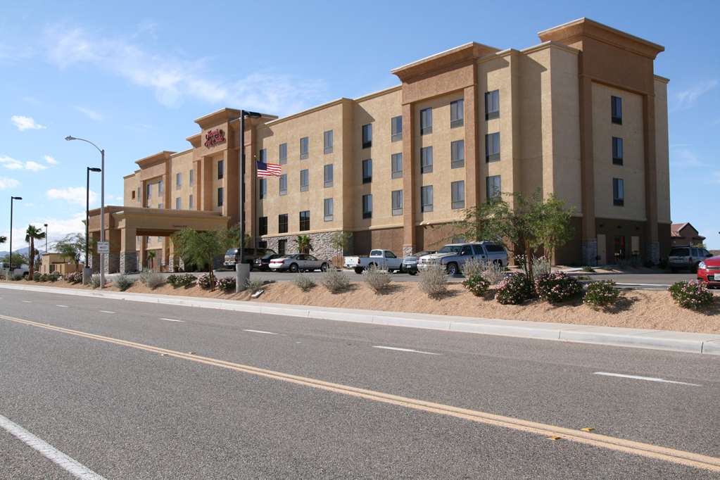 Hampton Inn & Suites Barstow Image