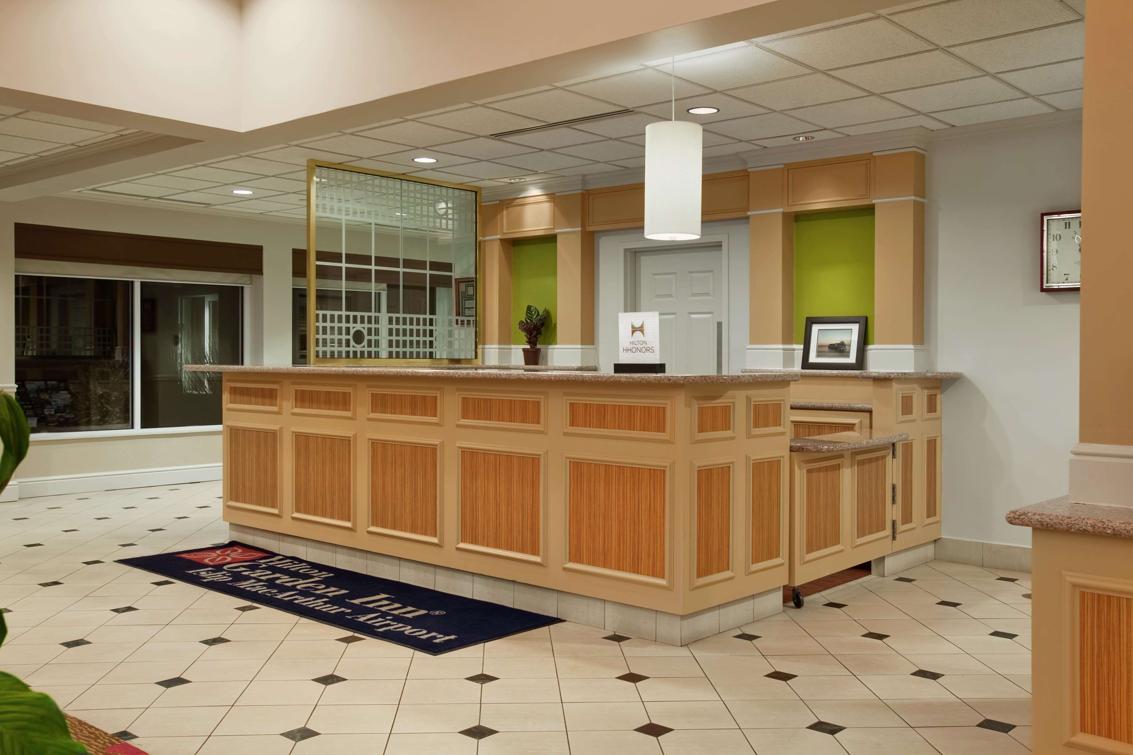 Hilton Garden Inn Islip/MacArthur Airport Photo