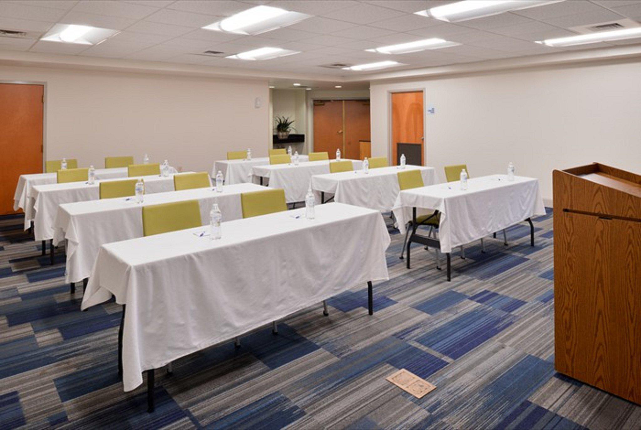 Holiday Inn Express & Suites Mooresville - Lake Norman Photo