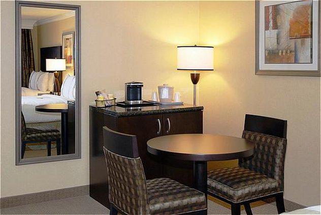 Holiday Inn & Suites San Mateo-San Francisco SFO Photo