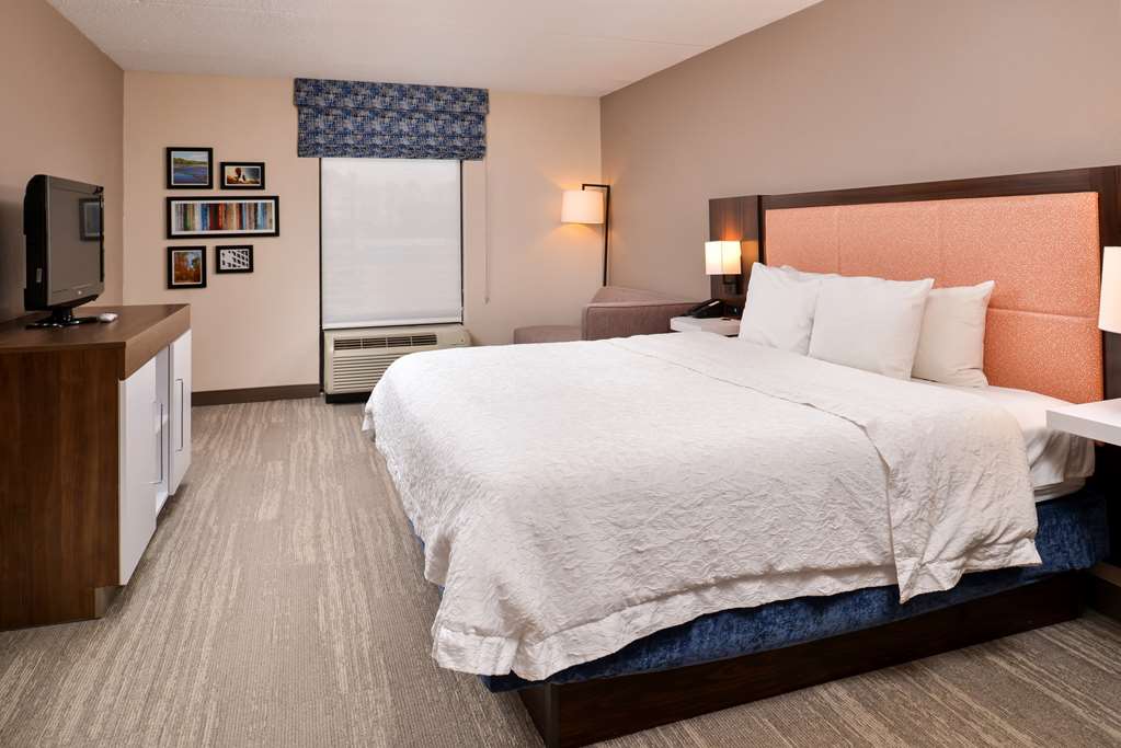 Hampton Inn Emporia Image