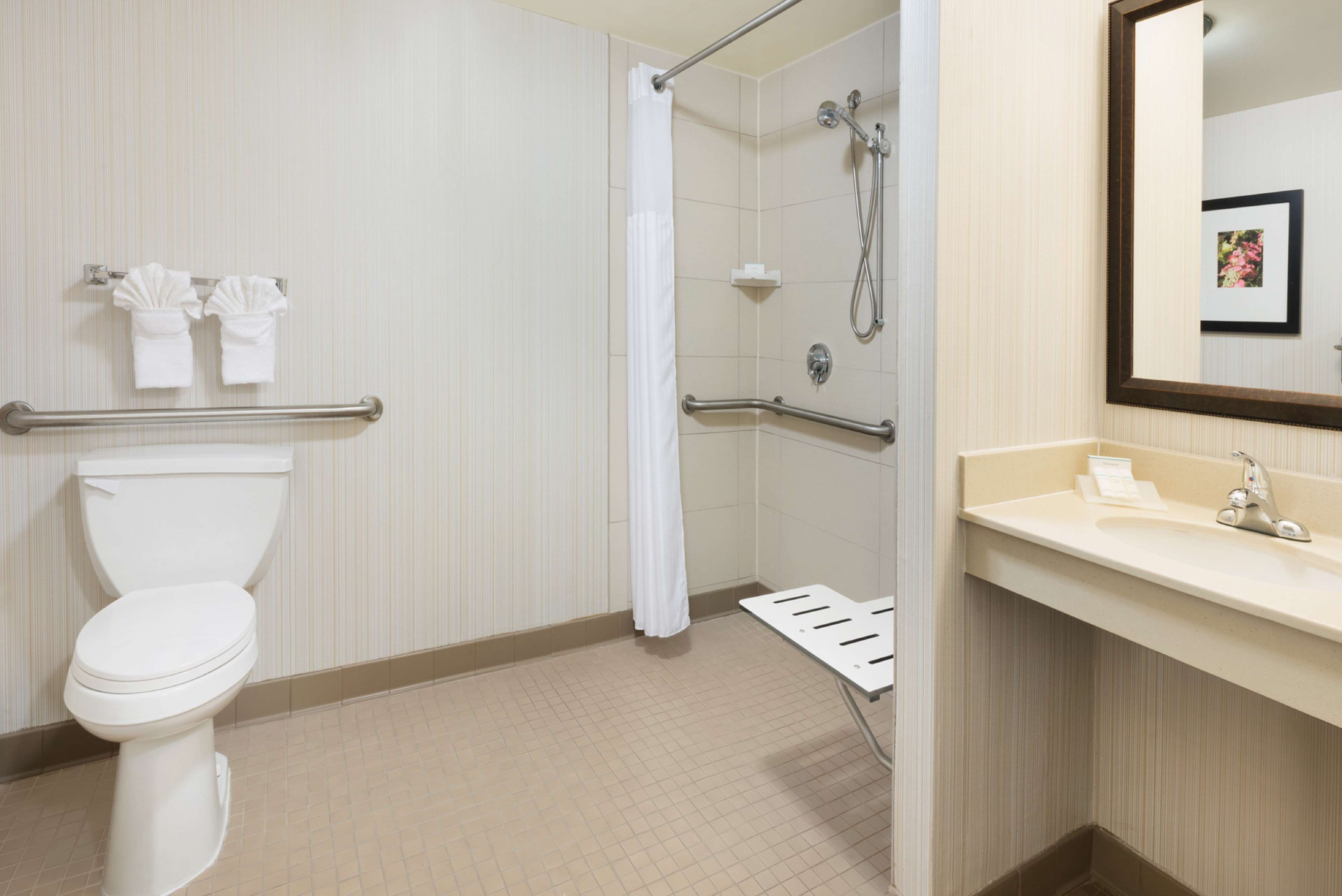 Guest room bath