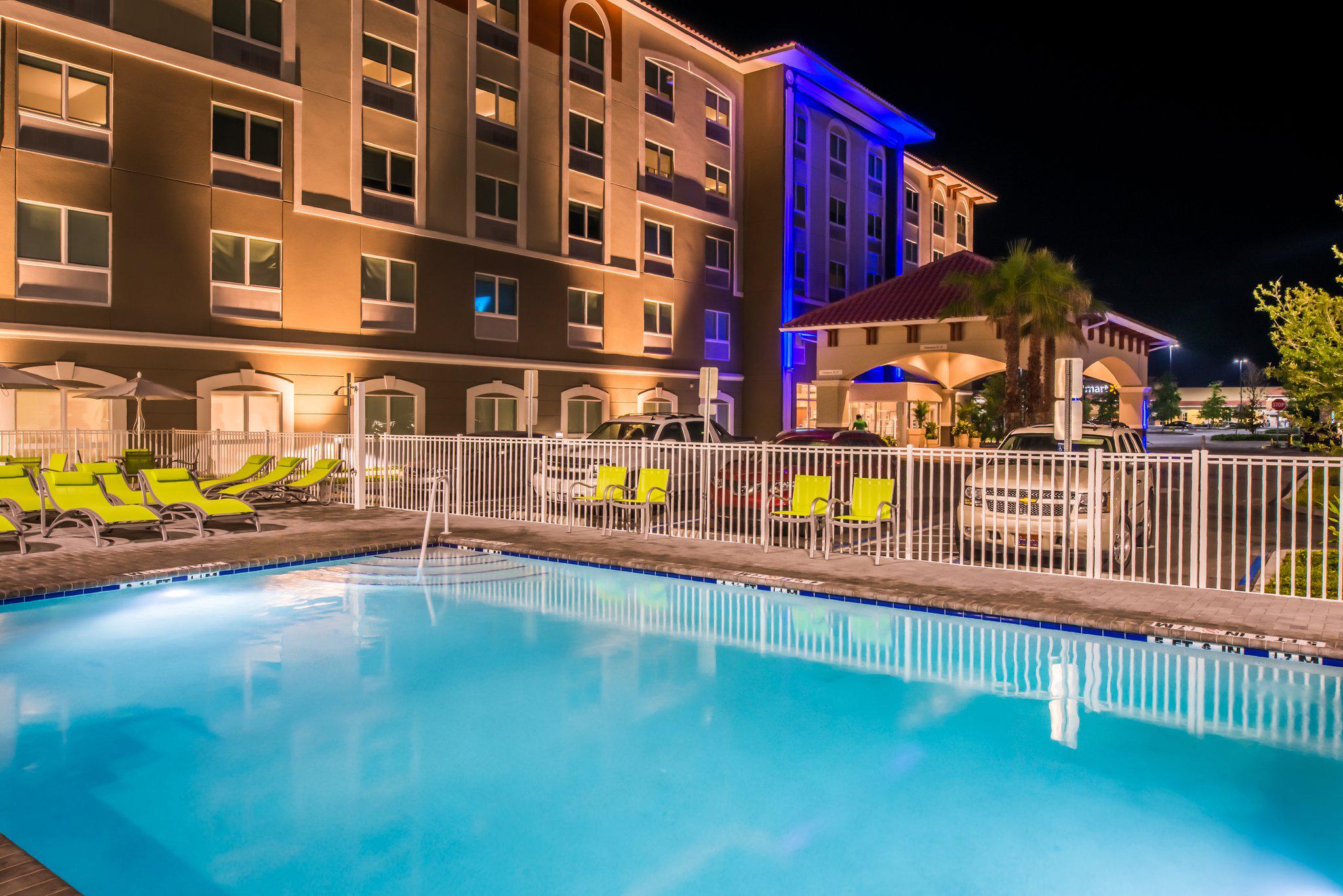 Holiday Inn Express & Suites St. Petersburg - Madeira Beach Photo