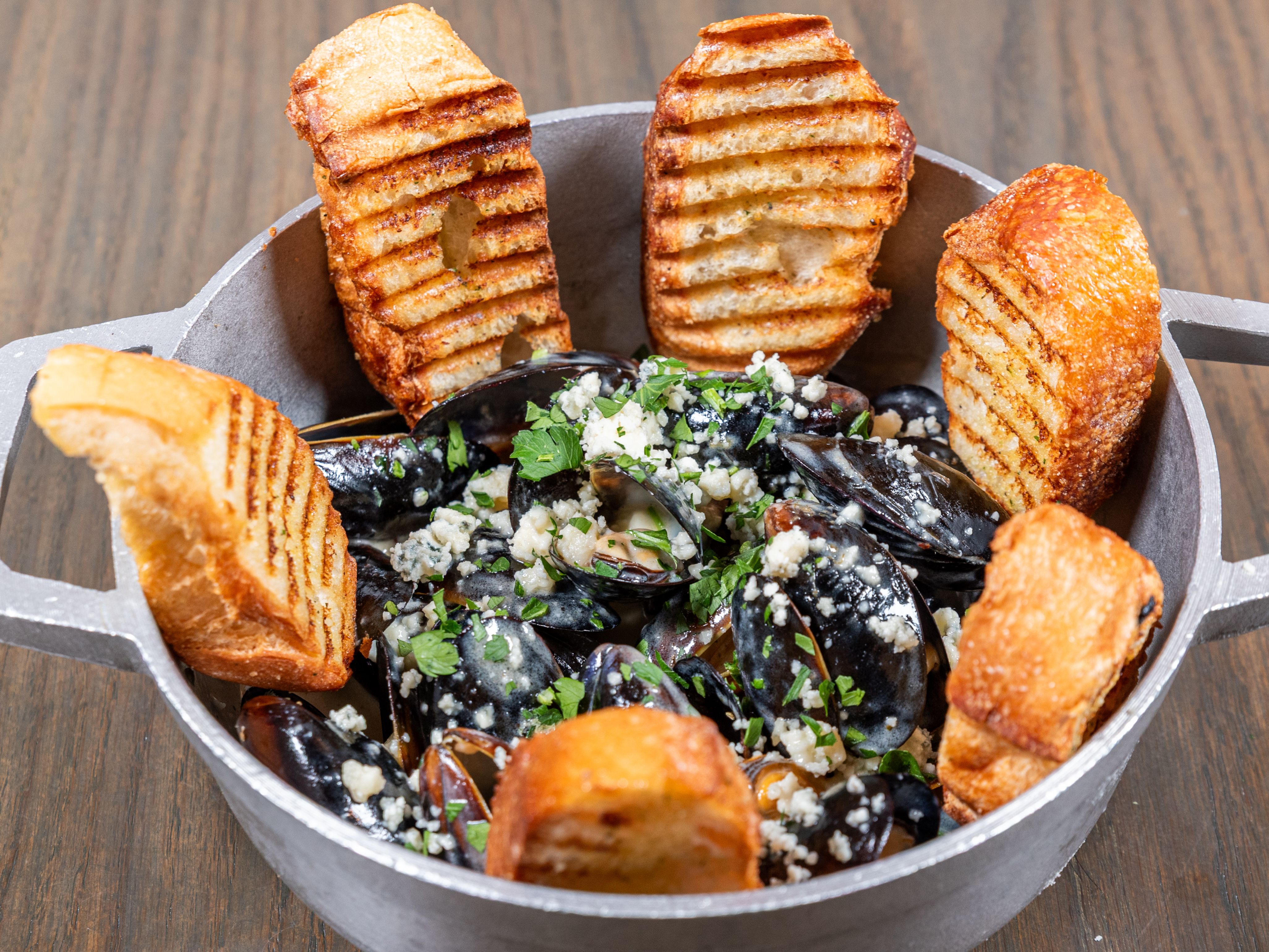 Blue Cheese Mussels