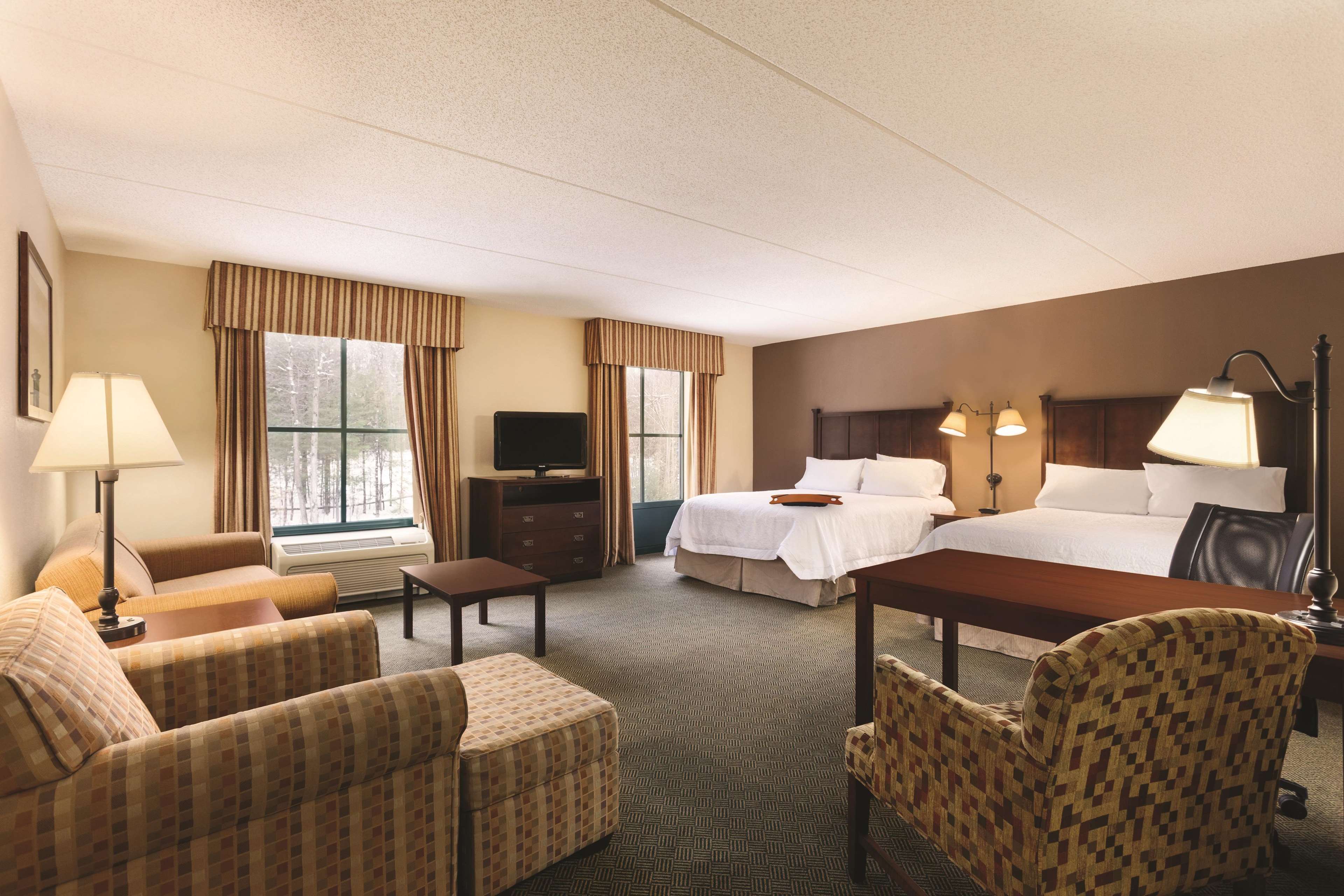 Hampton Inn & Suites Lake George Photo