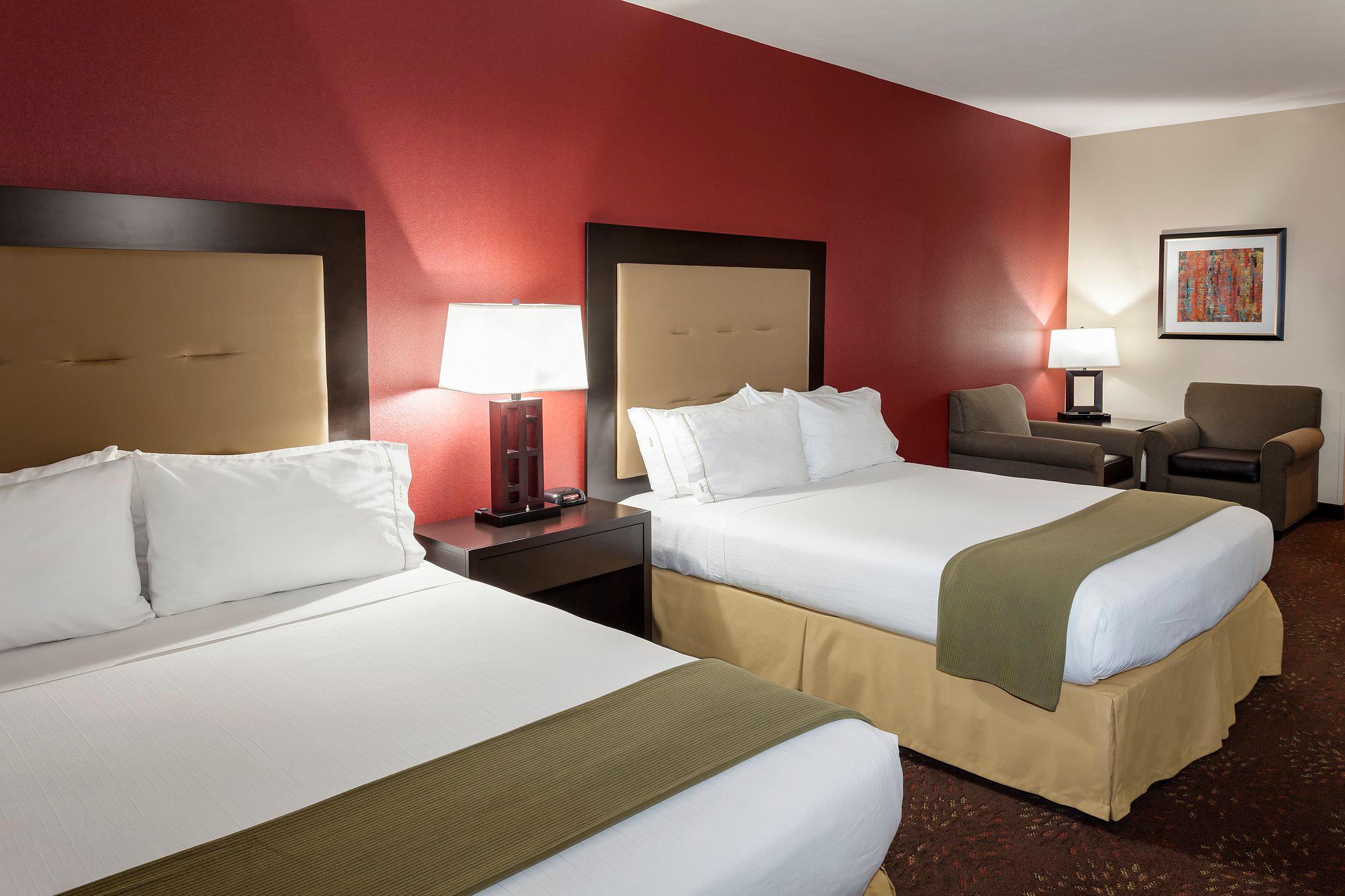 Holiday Inn Express Anchorage Photo