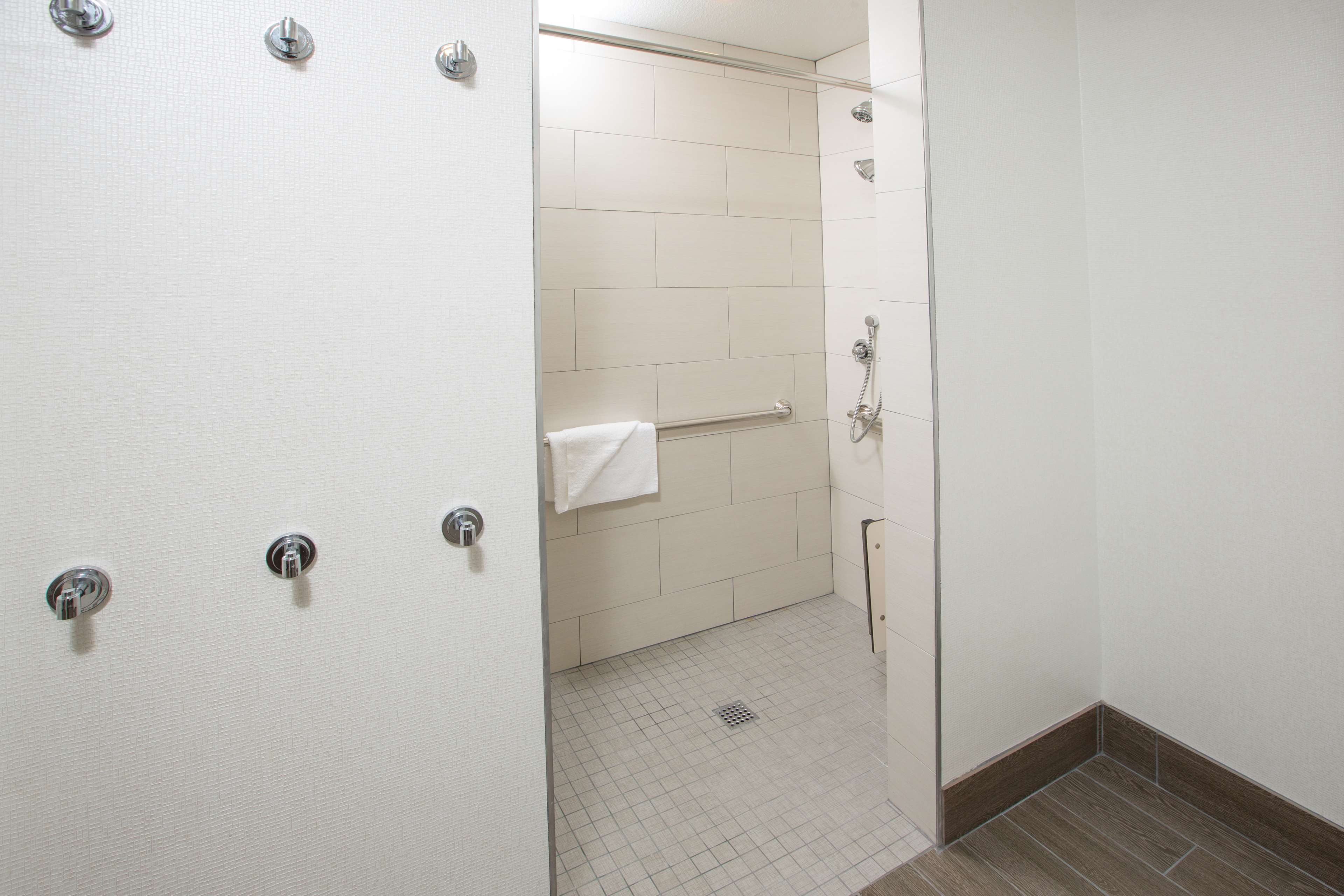 Guest room bath