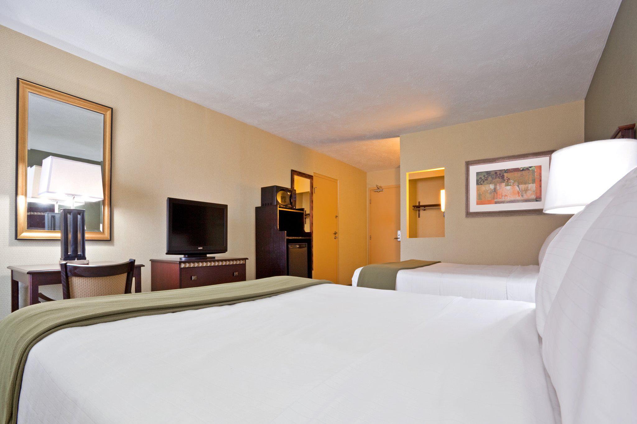 Holiday Inn Express Cincinnati West Photo