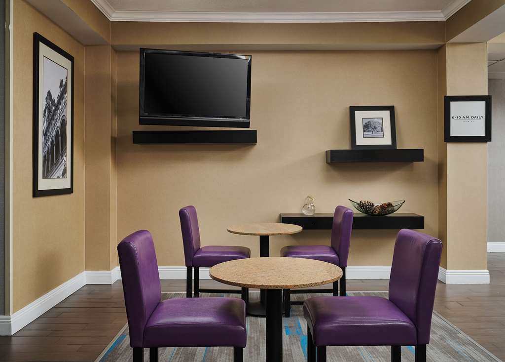 Hampton Inn Covington Image