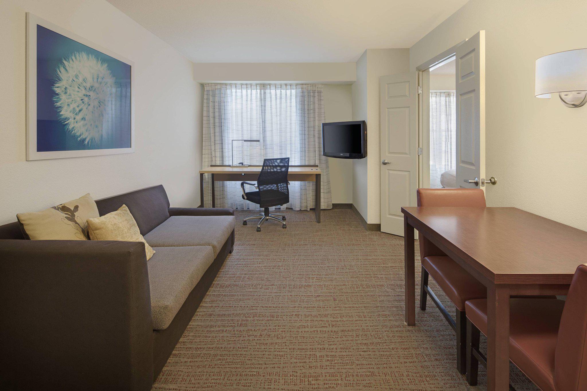 Residence Inn by Marriott Indianapolis Airport Photo