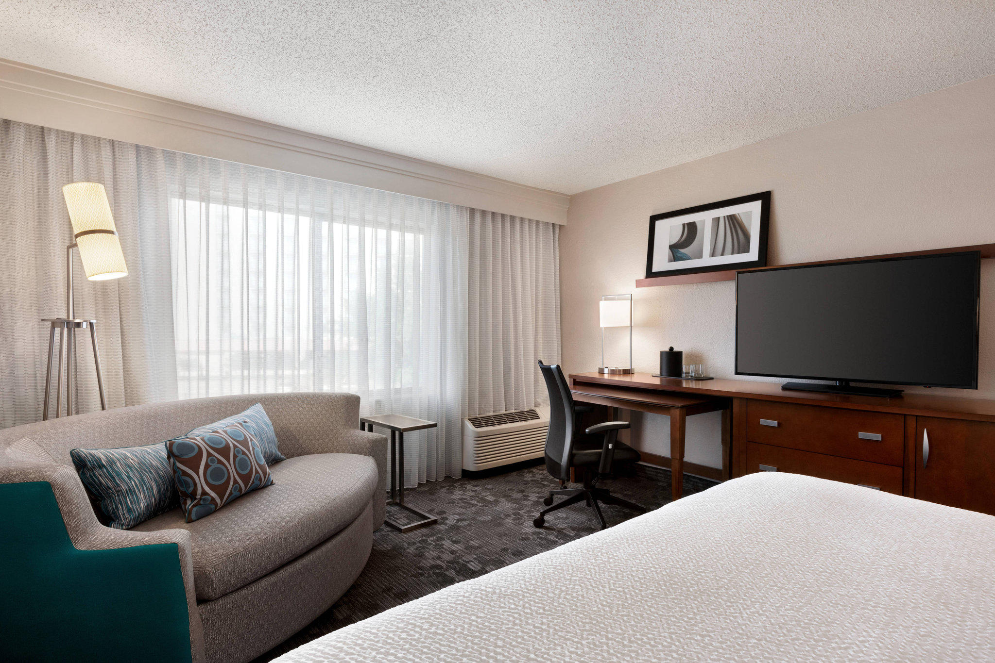 Courtyard by Marriott Tulsa Central Photo