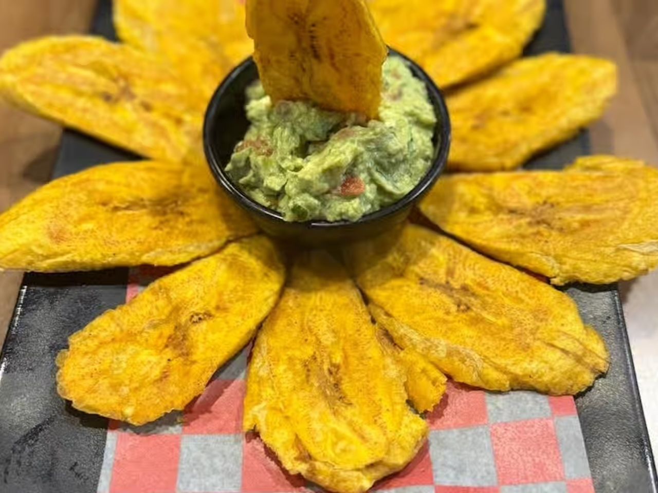 Tostones Con Guacamole