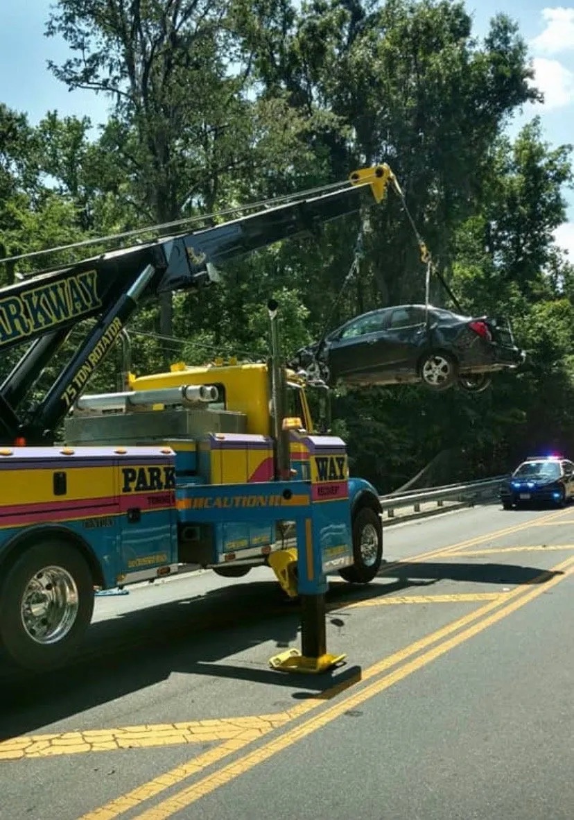 Parkway Wrecker Service Image