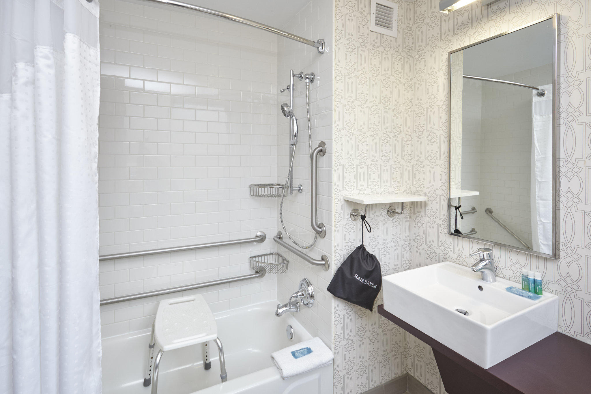 Holiday Inn Express Chicago - Magnificent Mile Photo