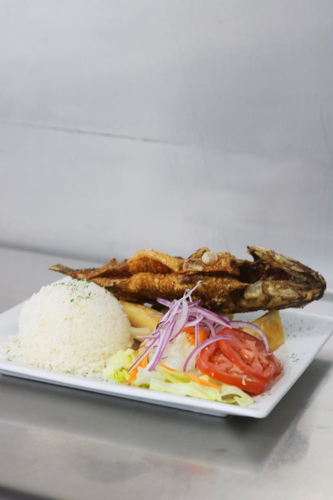 Bowl 20 - Mojarra Entero Frito