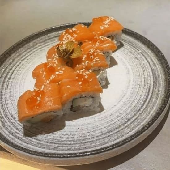 Spicy Seared Salmon Roll